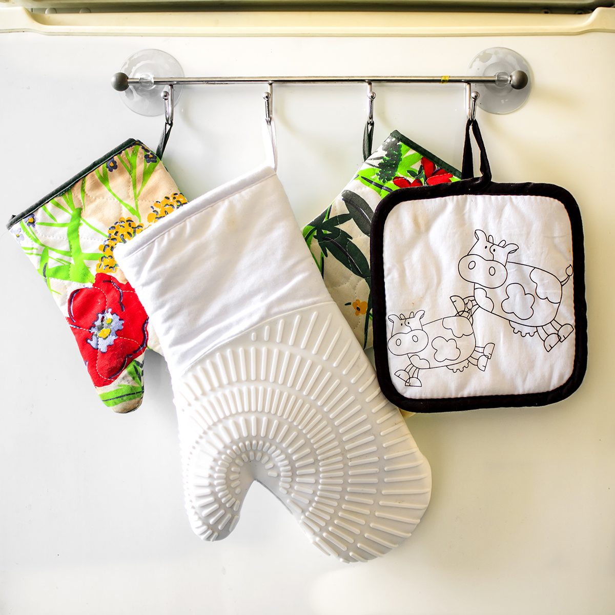The Best Oven Mitts and Pot Holders That’ll Handle the Heat