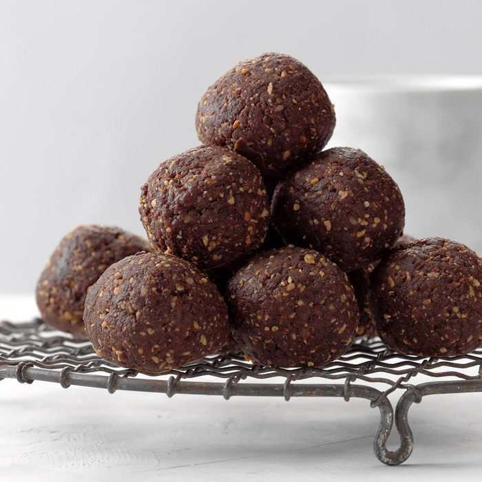 chocolate date energy balls