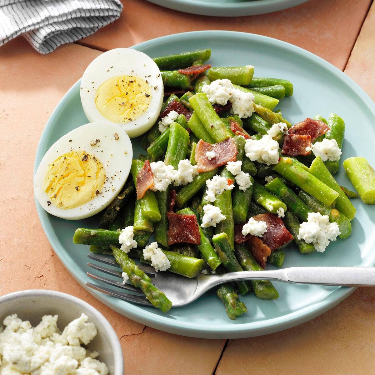 Warm Asparagus Salad With Eggs Exps Rc23 273566 P2 Md 08 17 10b