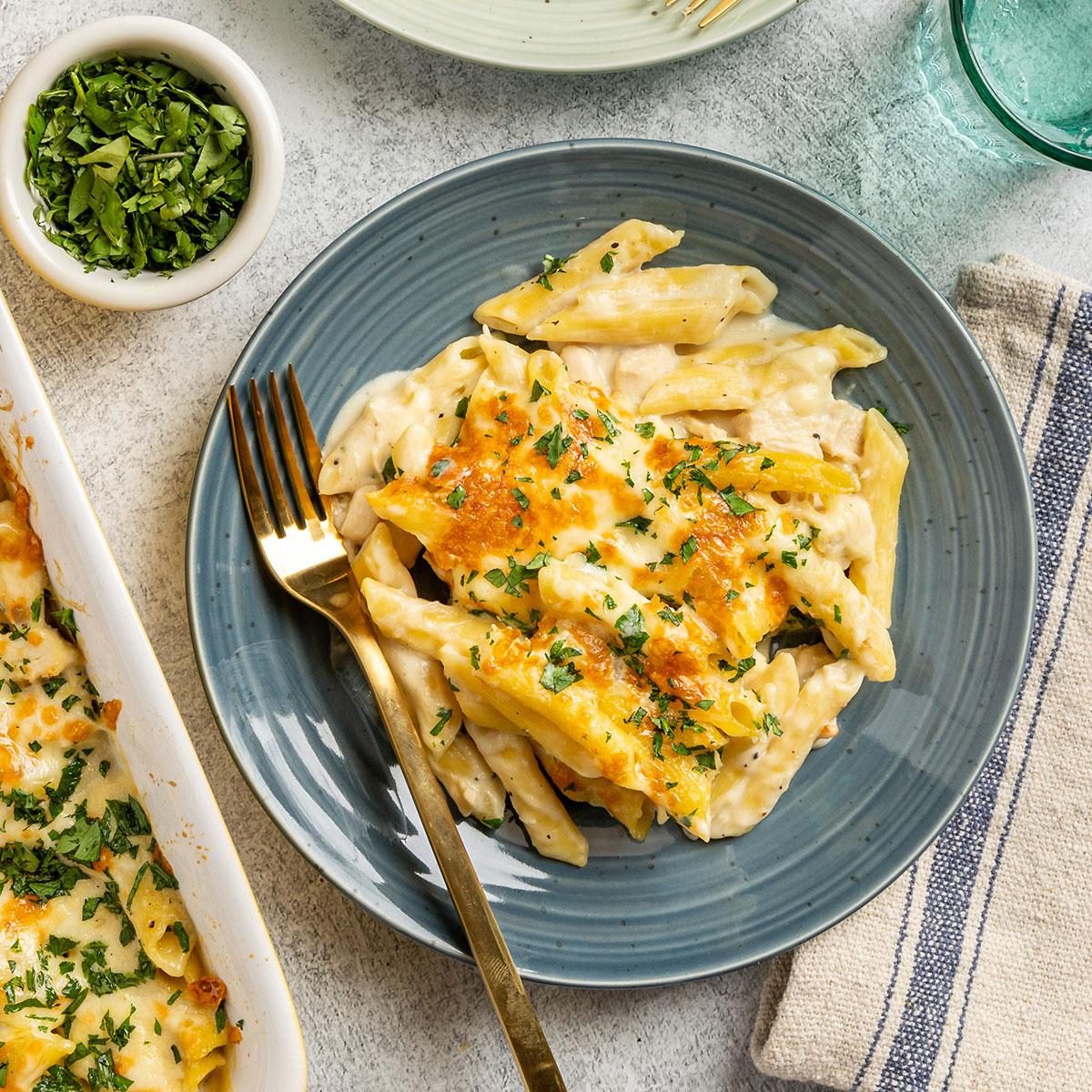Chicken Alfredo Casserole Exps Tohd24 225987 Erickleinberg 5