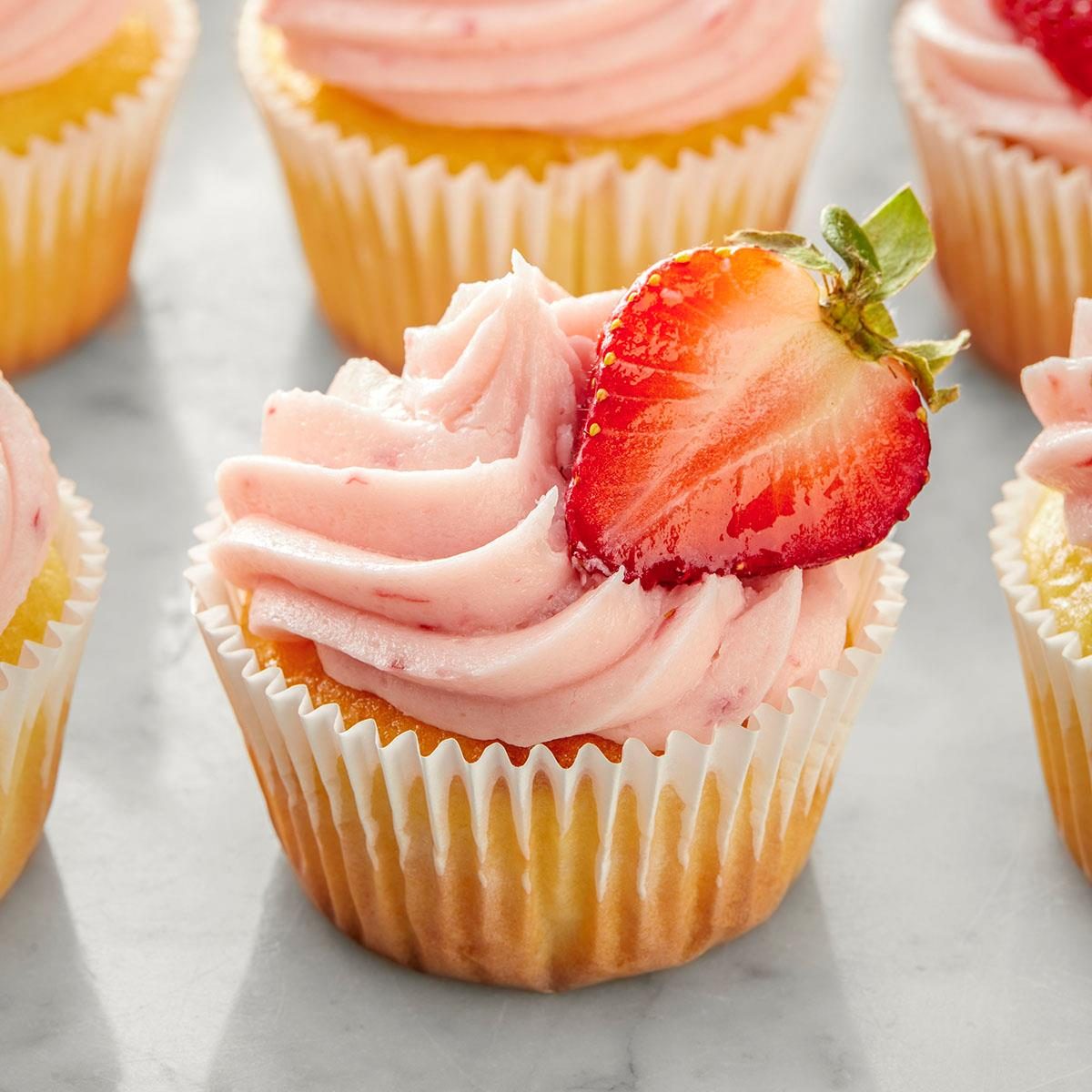 Strawberry Lemon Cupcakes Exps Tohcom25 238728 Dr 01 30 09b