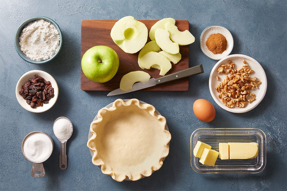 Ingredients for Apple Raisin Pie 